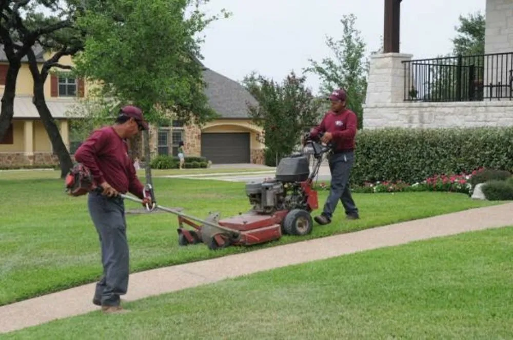 Custom garden landscaping experts serving Fort Lauderdale, FL - Paradises Lawn Care