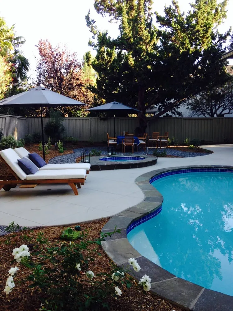Reliable yard maintenance experts serving Los Angeles, CA - Paraiso Pools and Landscape, Inc.
