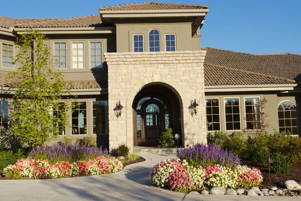 Top-rated yard maintenance for year-round maintenance across Kansas City, KS - Paramount Landscape