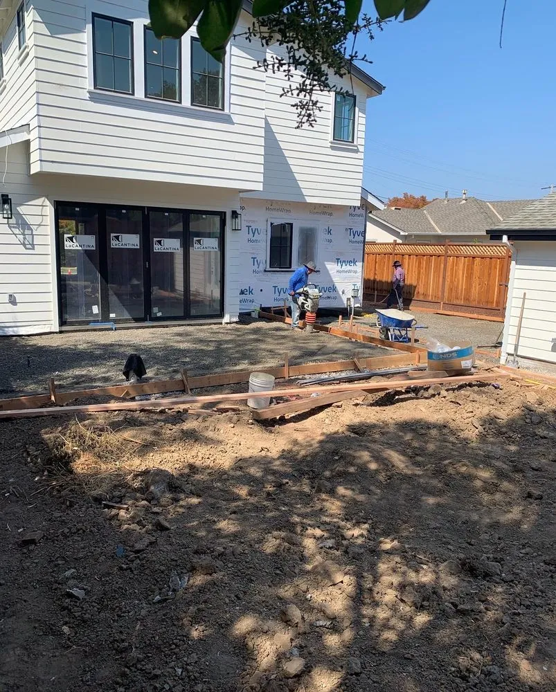 Trusted landscape installation for homes in Rosenberg, TX by Paredes Lawn Care & Landscaping