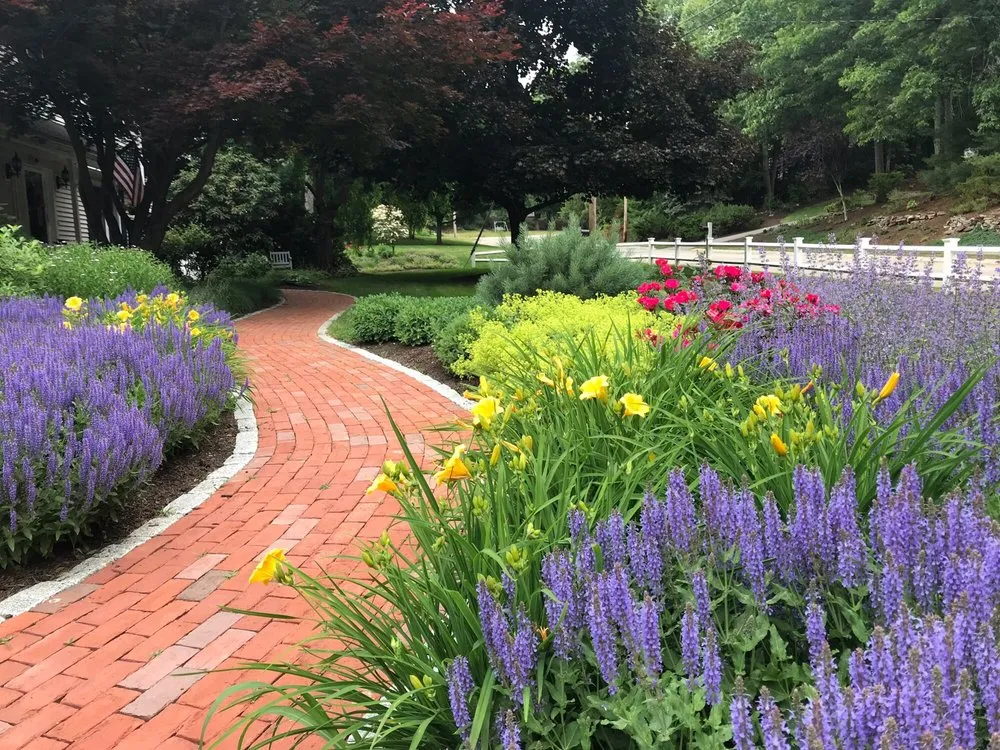 Local landscaping services experts serving Nashua, NH - Parker Garden Design