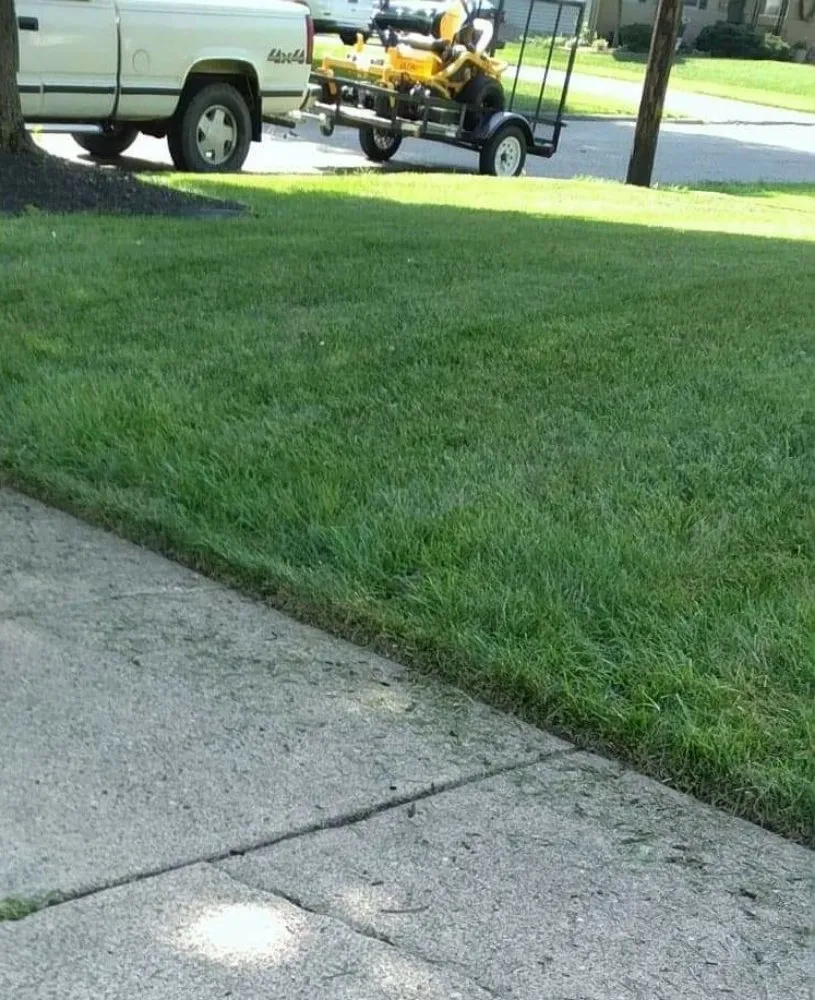 Expert yard cleanup service in Newark, OH by Parkers landscaping