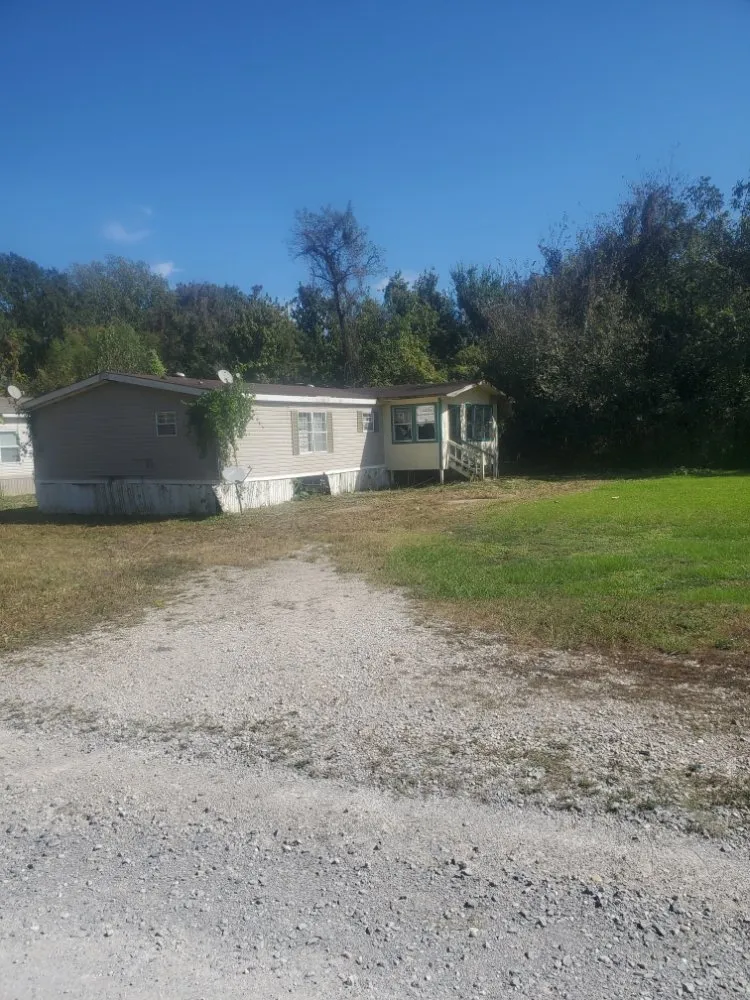 Affordable yard cleanup service for beautiful yards across Vicksburg, MS - Parker's Lawns