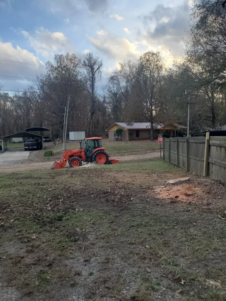 Professional yard maintenance for beautiful yards in Vicksburg, MS by Parker's Lawns