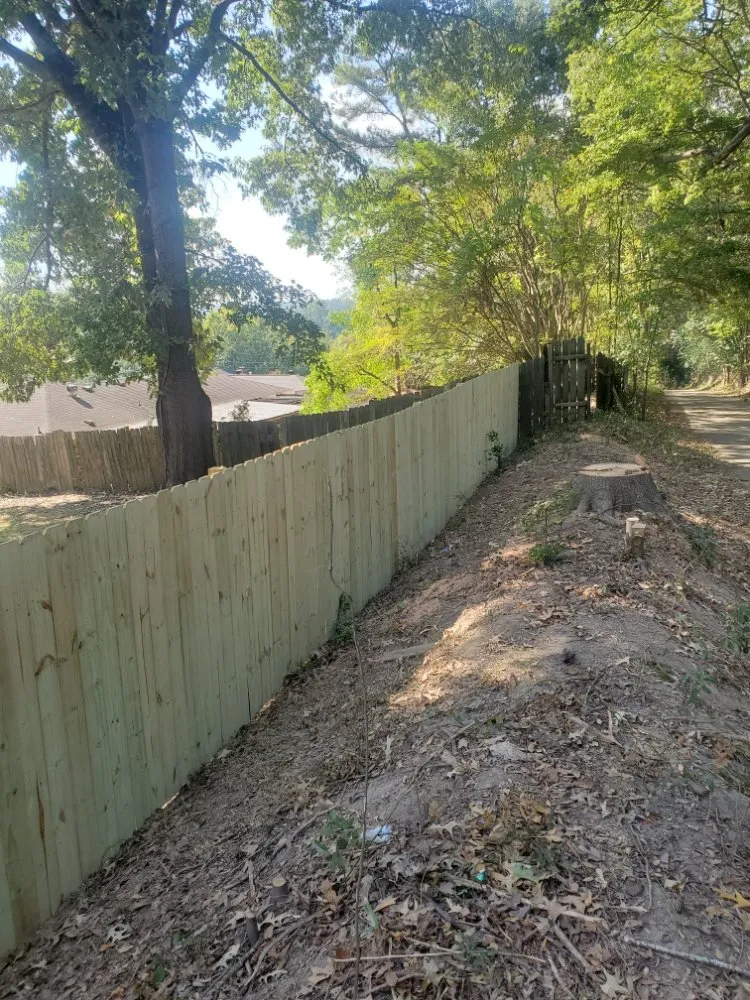 Local yard maintenance near you in Vicksburg, MS by Parker's Lawns