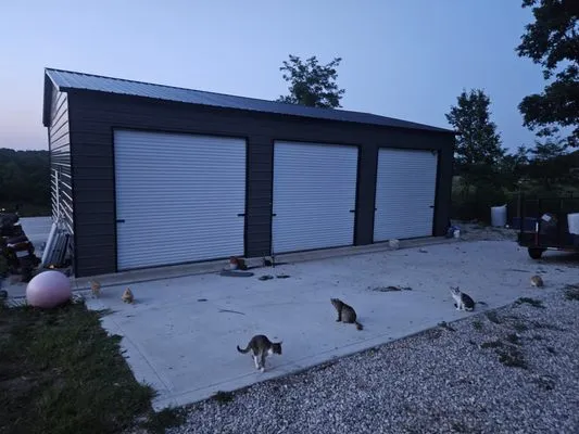 Parks Livestock and Contracting Logo