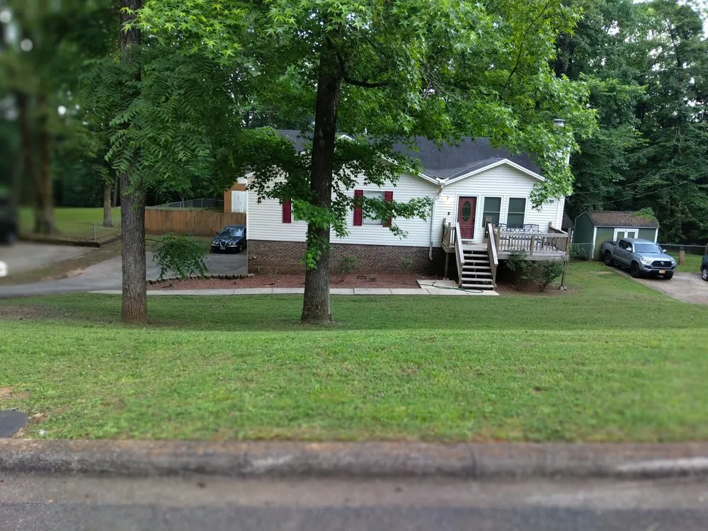 Professional garden landscaping in Midfield, AL - Parkscrew Lawn Care Service