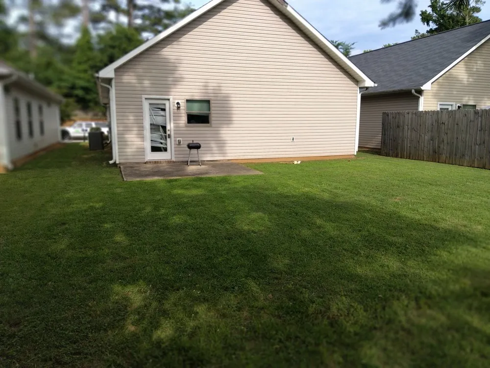 Expert yard maintenance for homes in Midfield, AL by Parkscrew Lawn Care Service