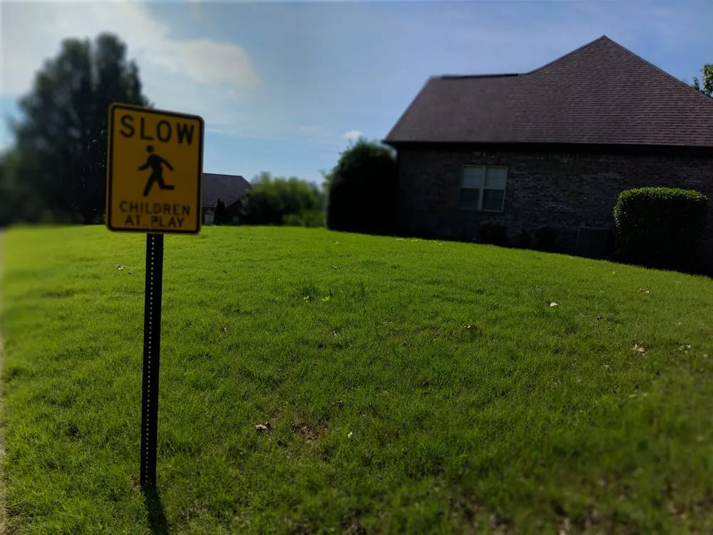 Affordable garden landscaping for beautiful yards in Midfield, AL by Parkscrew Lawn Care Service