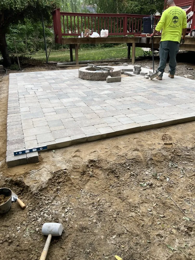 Custom lawn care service for homes across Palatine, IL - Parra’s Landscaping & Tree Services