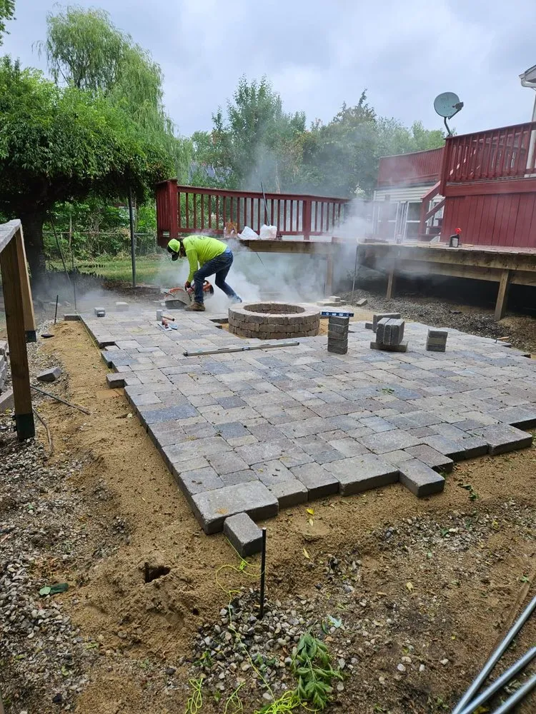 Expert lawn mowing service experts serving Palatine, IL - Parra’s Landscaping & Tree Services