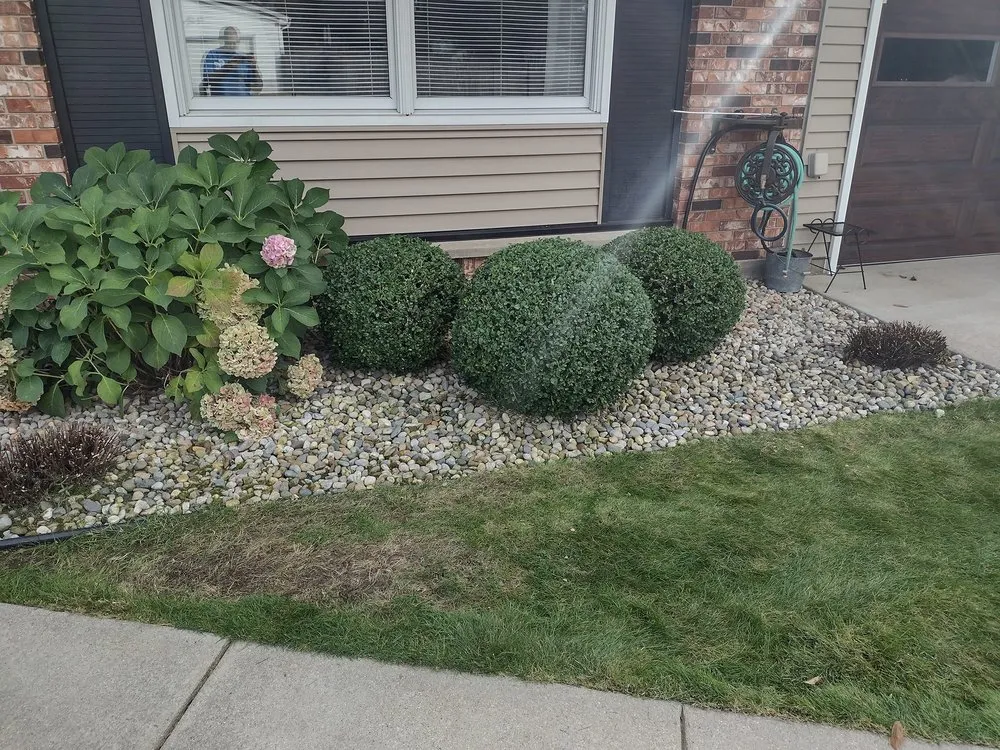 Top-rated residential landscaping in Battle Creek, MI by Parsons Pro Service