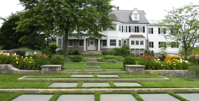Custom yard cleanup service for residential properties in North Billerica, MA by Parterre Garden Services