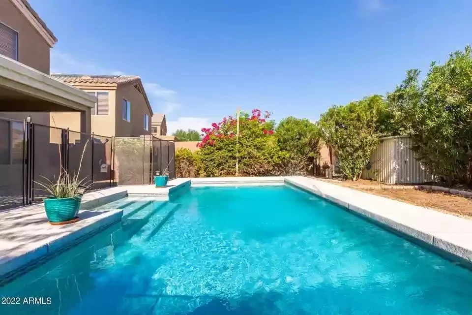 Custom yard maintenance with custom design in Peoria, AZ by Paseo Hardscapes