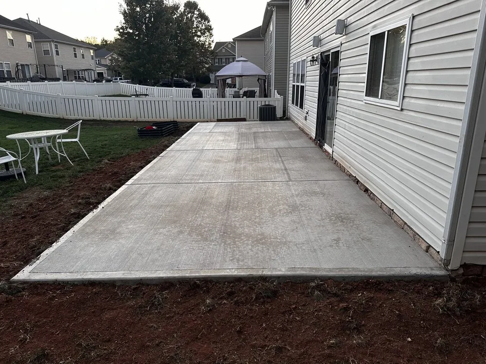 Reliable yard maintenance experts serving Charlotte, NC - Pastor Landscaping