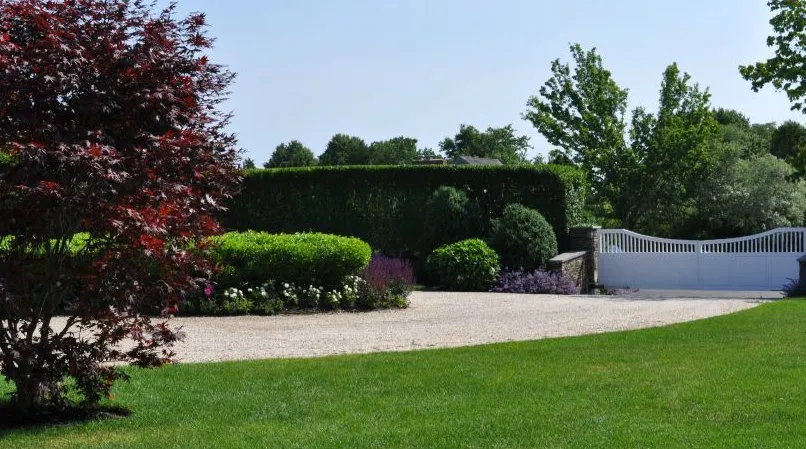 Local garden landscaping experts serving East Hampton, NY - Pat Flores Landscape & Masonry Corp