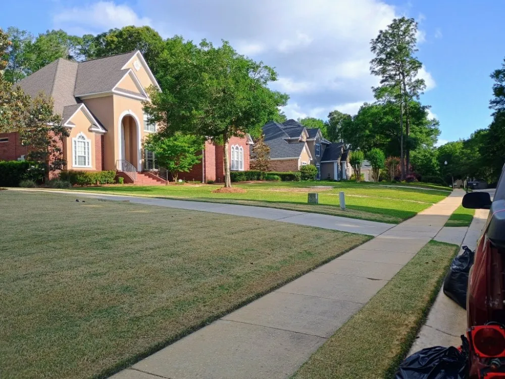 Custom lawn mowing service experts serving Robertsdale, AL - Patches Lawn Care