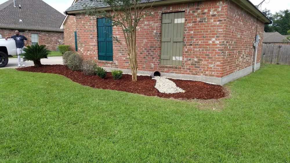 Reliable garden landscaping for outdoor upgrades in Joliet, IL by Patino's Lawn Services