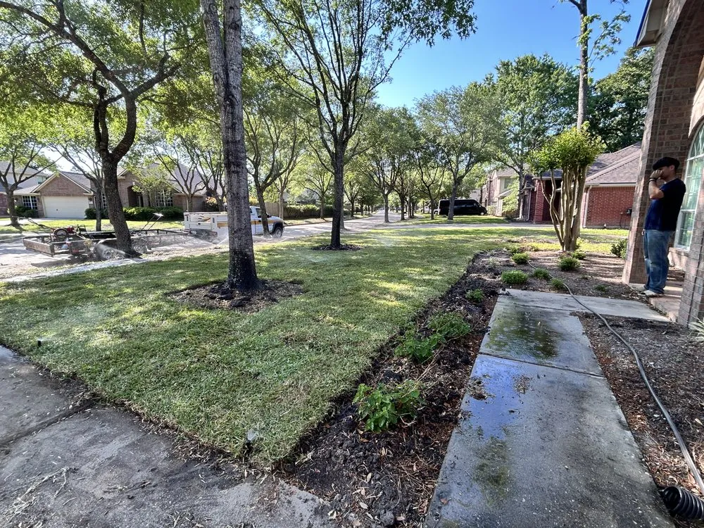 Reliable yard maintenance in Crosby, TX by Patio King Landscaping Service