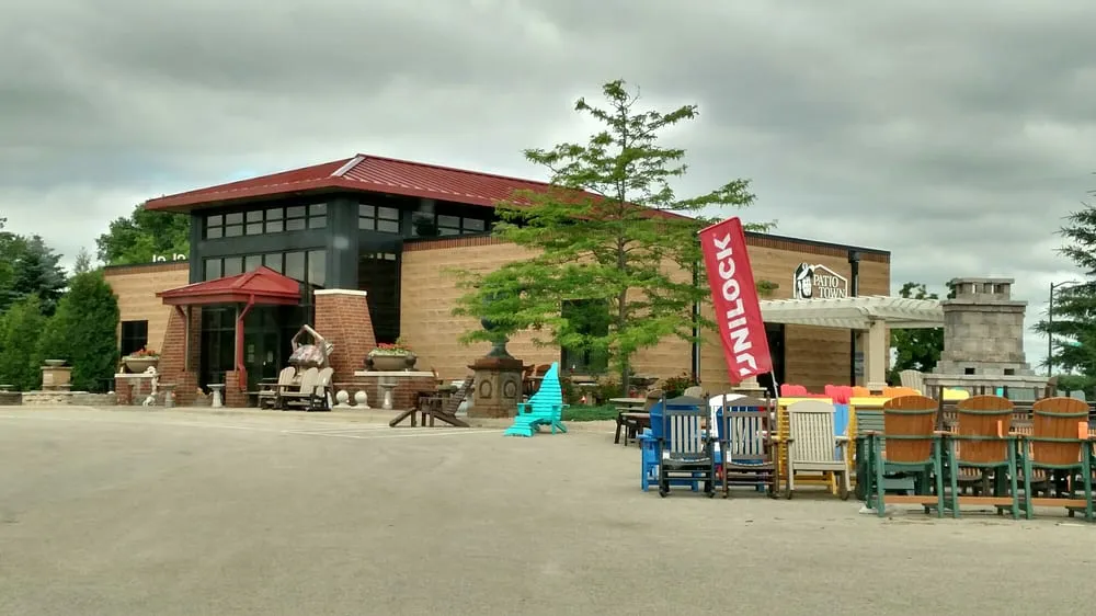 Professional yard cleanup service in Burnsville, MN - Patio Town