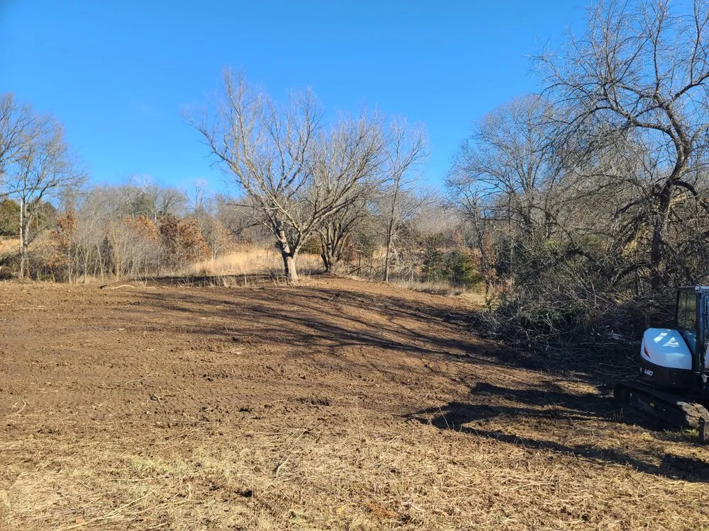 Local lawn care service experts serving Sedalia, MO - Patriot Dirtworx