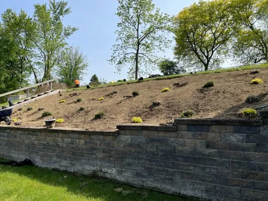 Patriot Landscaping Logo