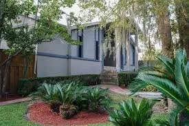 Top-rated lawn care service experts serving Dickinson, TX - Patriot Lawn And Landscaping