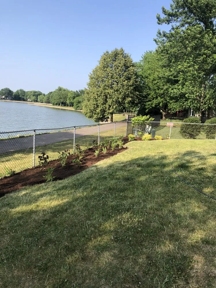 Reliable lawn care service experts serving Palatine, IL - Pat's Custom Lawn Care and Snow Removal Services