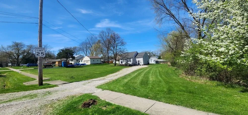 Affordable yard cleanup service in Parma Heights, OH - Pat’s Grass & More