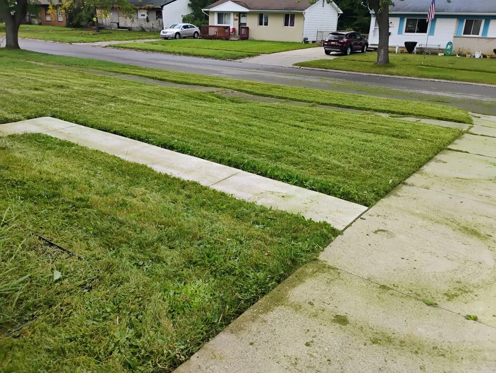 Custom outdoor landscaping in Flint, MI - Patterson's Grass Gurus