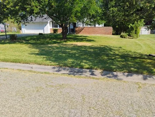 Patterson's Grass Gurus Logo