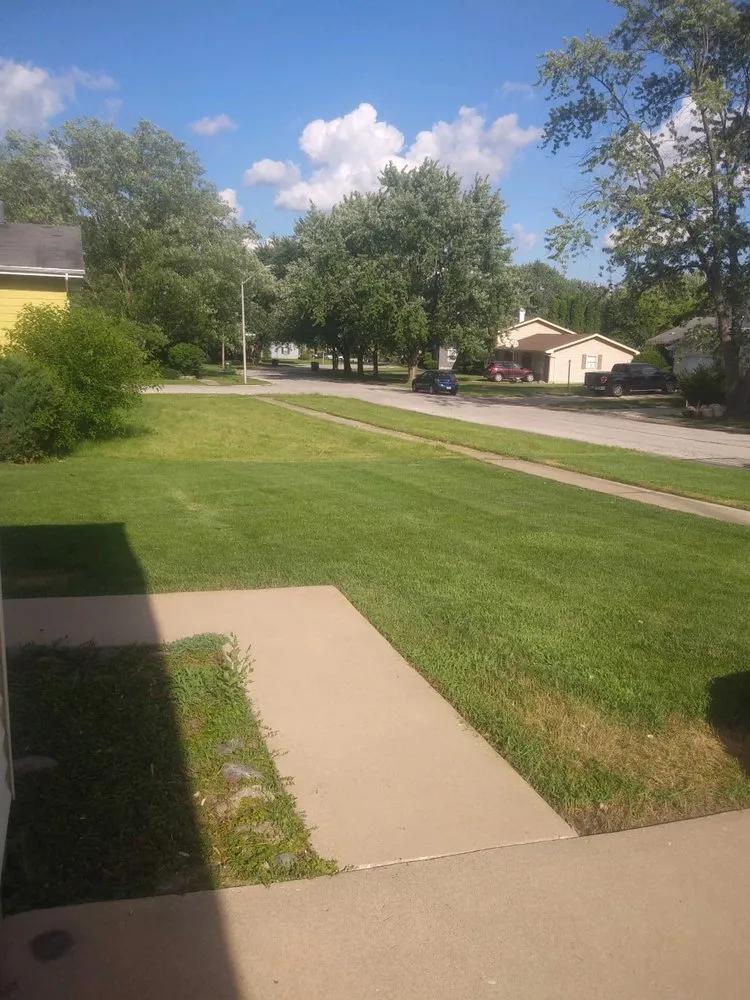 Custom lawn care service for homes in Country Club Hills, IL by Patton’s Lawn Care