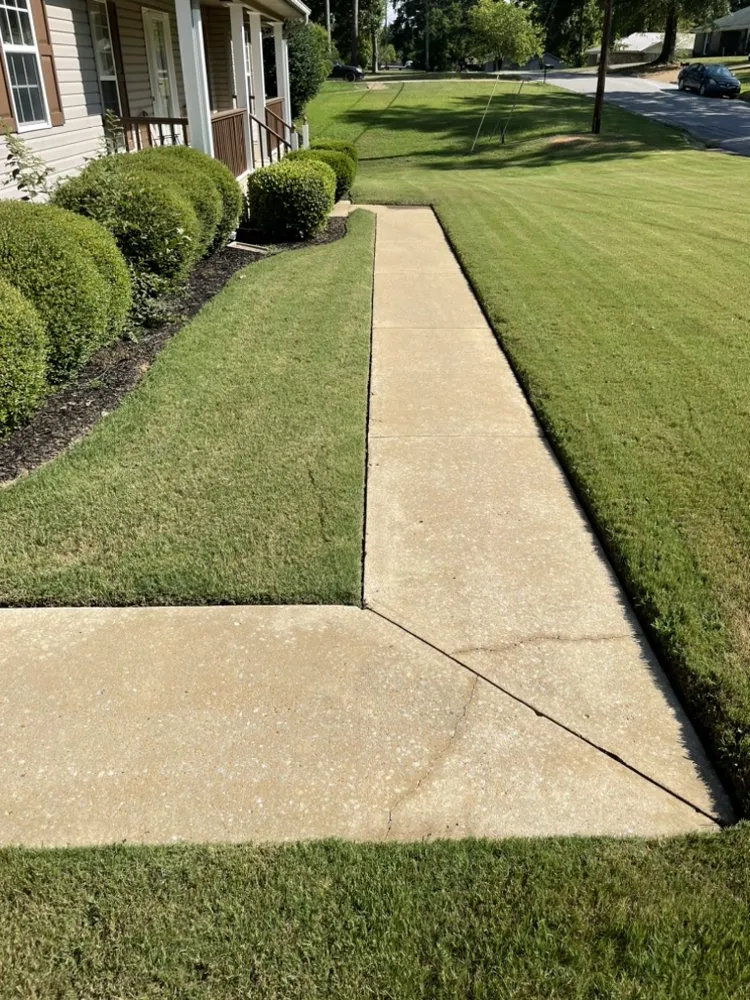 Expert garden landscaping in Tuscaloosa, AL - Pattons Pressure Washing and Landscaping