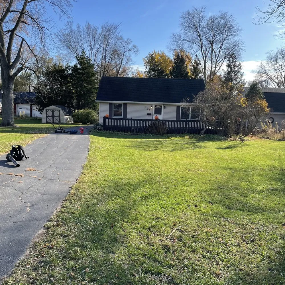 Reliable yard cleanup service in New Lenox, IL - PatwsLawnCare Of New Lenox
