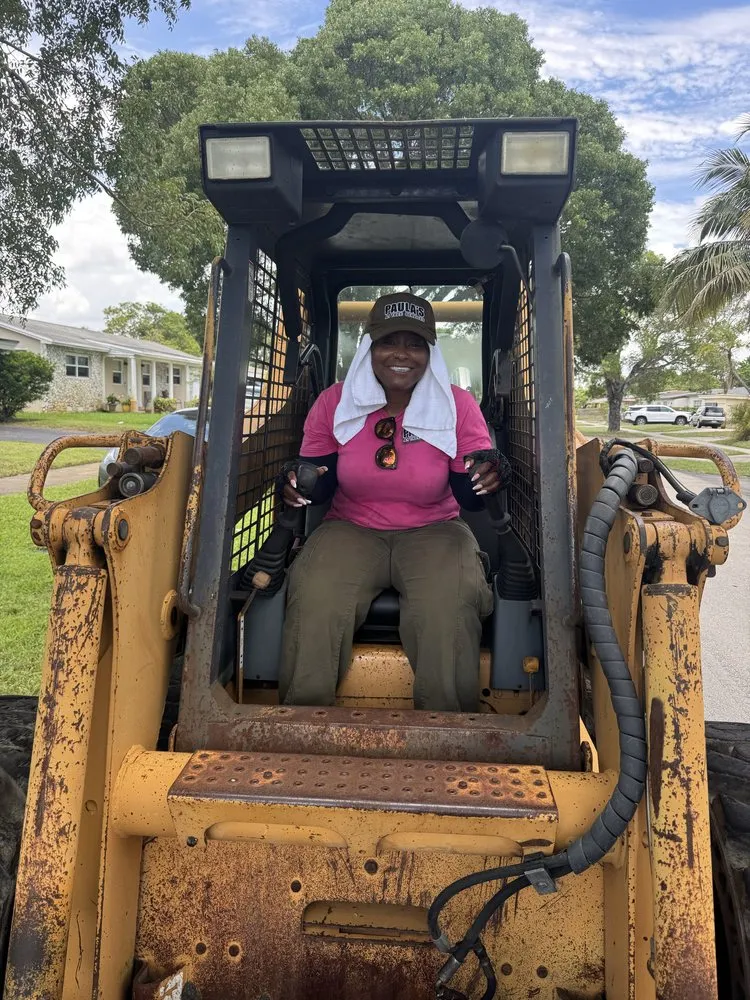 Custom yard maintenance in Lauderhill, FL - Paula's A1 Tree Service