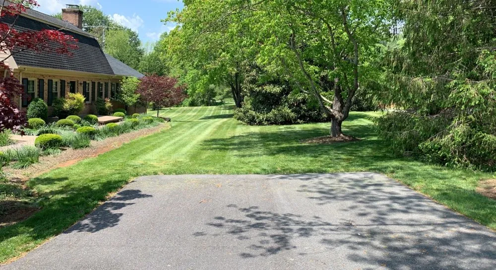 Reliable lawn care service experts serving Earlysville, VA - Pauley Landscapes