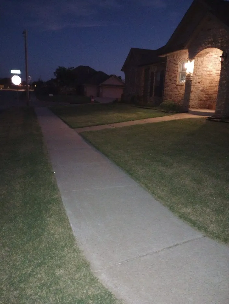 Expert outdoor landscaping in Moore, OK - Paul's Lawn and Tree Service