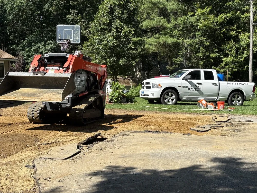 Top-rated lawn mowing service in Newington, CT - Pave CT