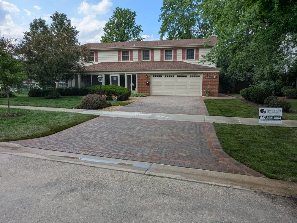Top-rated landscape design experts serving Des Plaines, IL - Pavestone Brick Paving