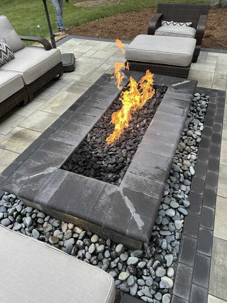 Affordable landscape design experts serving Des Plaines, IL - Pavestone Brick Paving