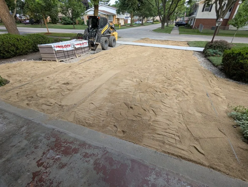 Trusted yard maintenance in Des Plaines, IL by Pavestone Brick Paving