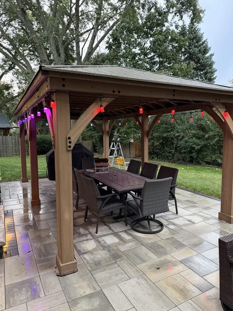 Custom garden landscaping in Des Plaines, IL - Pavestone Brick Paving