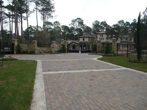 Local lawn care service experts serving Houston, TX - Paving Design & Landscaping