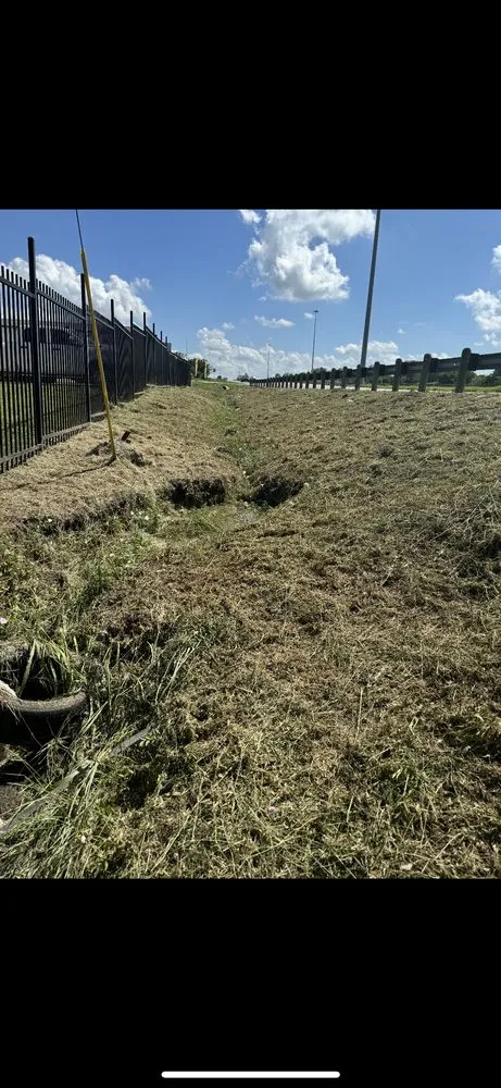 Trusted lawn mowing service experts serving Fate, TX - Paw Lawncare