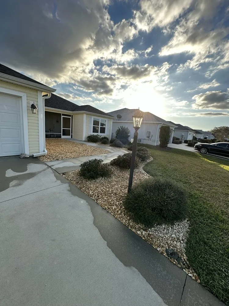 Custom yard cleanup service in Fruitland Park, FL by PAX Premium Lawn Care and Tree Service