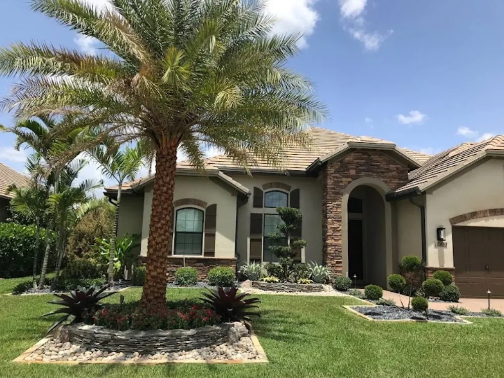 Custom lawn care service with custom design in Coral Springs, FL by Paxtor Landscaping & Lawn Maintenance