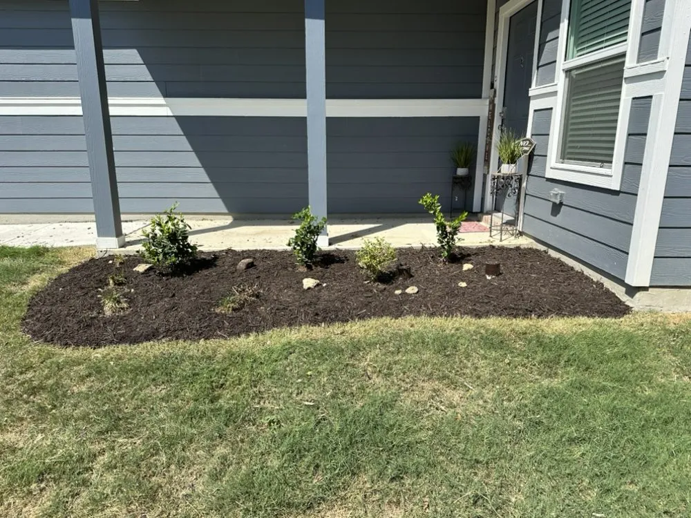 Custom garden landscaping experts serving Fort Worth, TX - Paz’s Cuts & edges