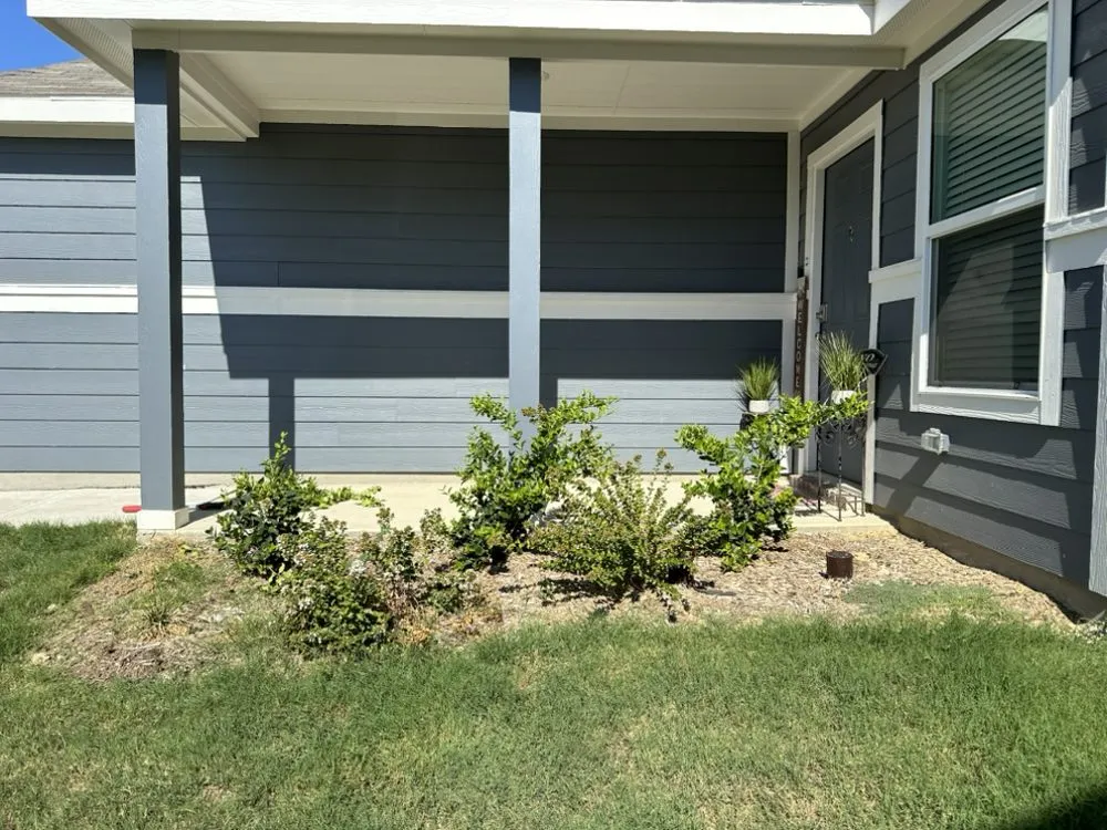 Affordable residential landscaping with custom design in Fort Worth, TX by Paz’s Cuts & edges