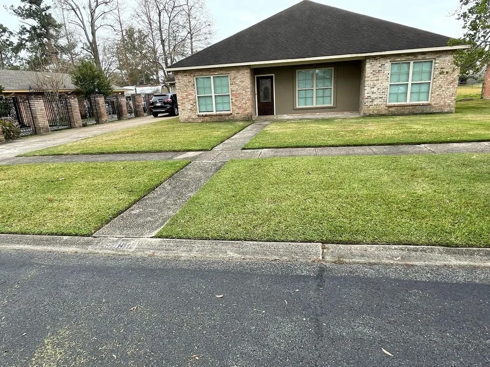 Top-rated yard cleanup service for homes across Baton Rouge, LA - PCR Lawn Care