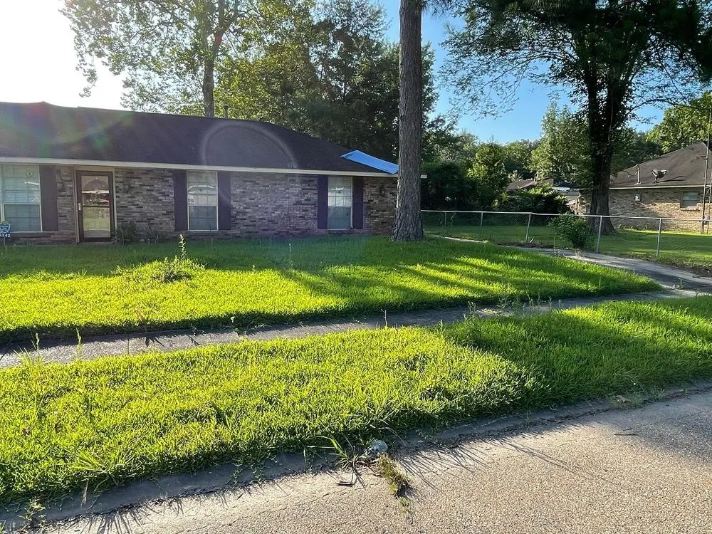 Custom landscape installation experts serving Baton Rouge, LA - PCR Lawn Care